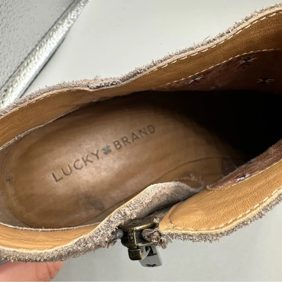 Lucky Brand Barstyn Neutral Light Tan Suede Heeled Zip Side Ankle Booties Size 8 - Picture 6 of 8